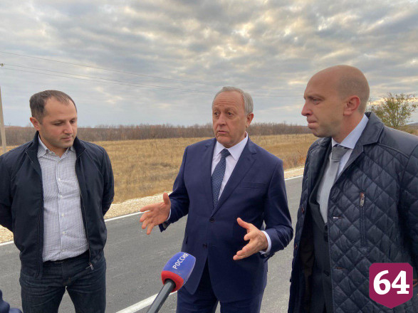 Под Хвалынском завершают ремонт 10 км межрайонной дороги 