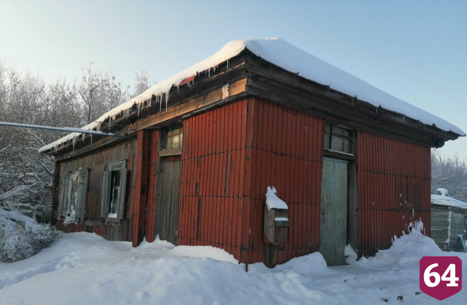 Мужчина в горящем доме нашел убитого током соседа 