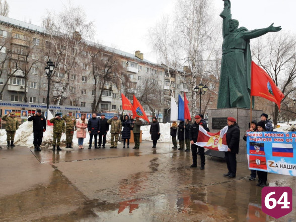 В Саратове автомобилисты поддержали бронепробег Росгвардии