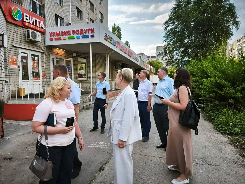 В Энгельсе владельцев магазинов обязали убрать территории