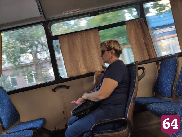 Жители Саратова не надевают маски в общественном транспорте