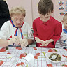 Саратовские пенсионеры со школьниками собрали душистый чай на фронт  