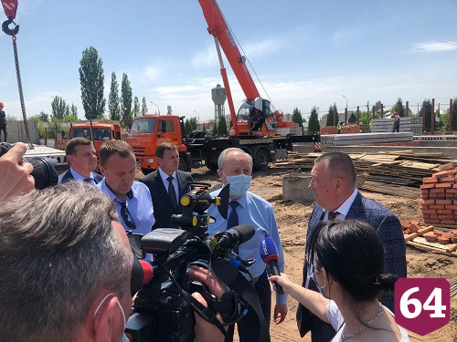 Губернатор поблагодарил коллектив Энгельсского дома-интерната за труд