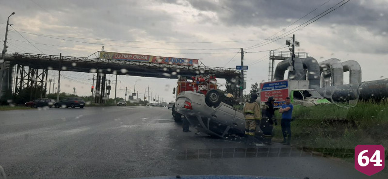 В Саратове опрокинулась на крышу «Гранта»