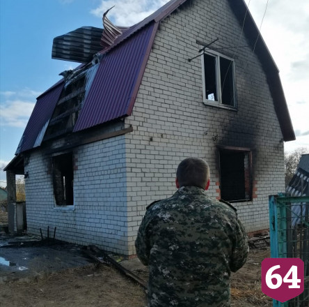 В горящей даче под Саратовом погиб мужчина