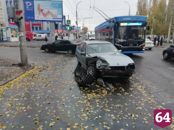 В ДТП на проспекте 50 лет Октября покалечился водитель «Приоры»