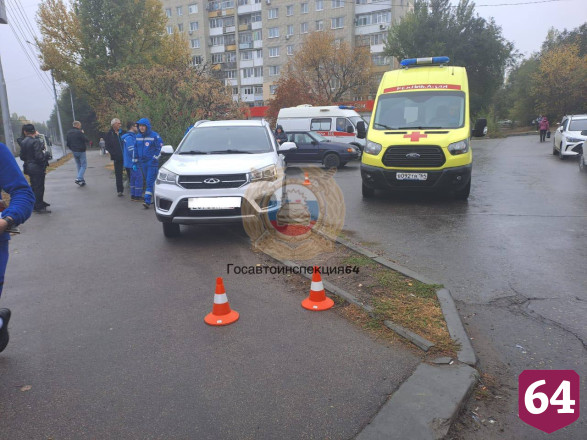 В Саратове кроссовер без водителя насмерть сбил пешехода