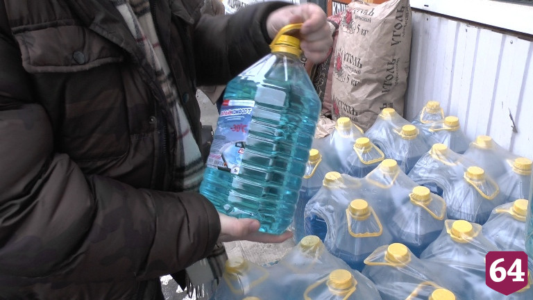 В Саратове торгуют «незамерзайкой» с метанолом
