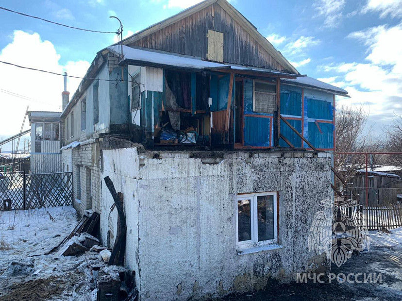 Из горящей квартиры на окраине Саратова спасли пьяного мужчину