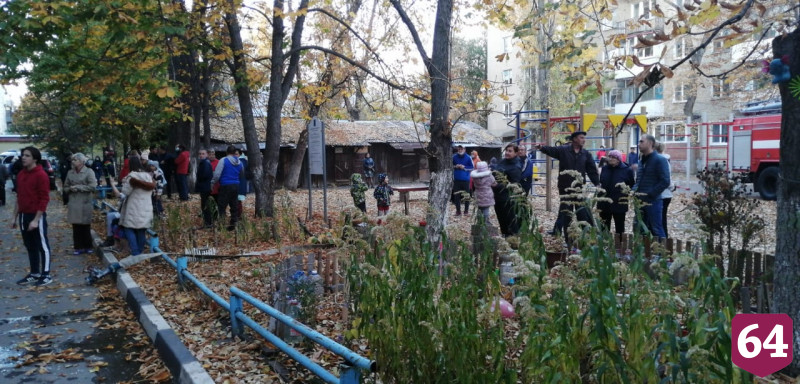 В Саратове из горящей пятиэтажки эвакуировали 15 человек