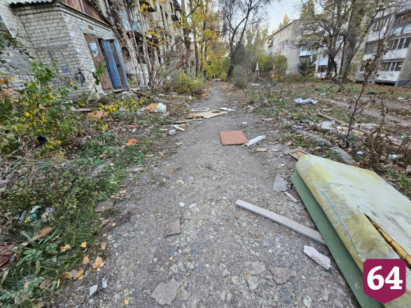 Саратовцы пожаловались на орудующих в расселенном общежитии мародеров