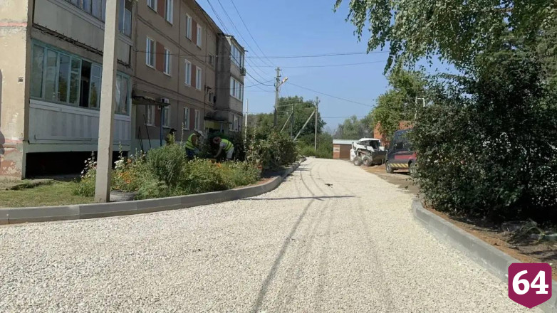 В поселке под Энгельсом благоустраивают дворы