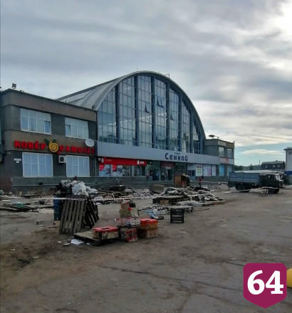 Перед Сенным рынком убрали торговые палатки