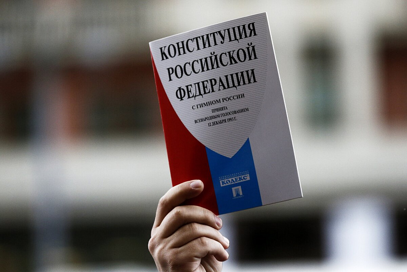 Врач отметил безопасность для участников голосования по Конституции