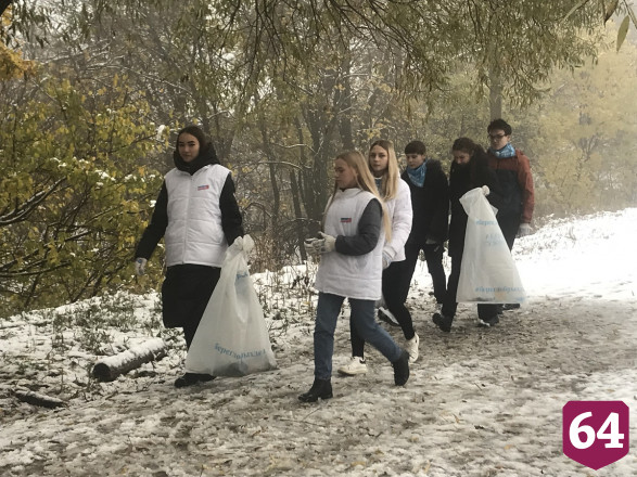 Саратовцы собрали у водоемов 4,3 тысячи кубометров мусора