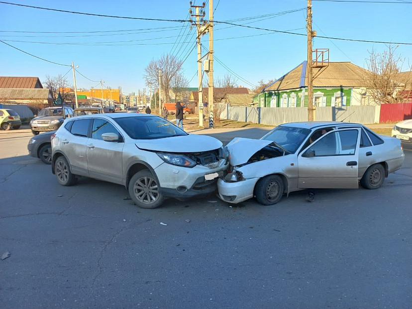 Женщина покалечилась в ДТП с иномарками под Саратовом