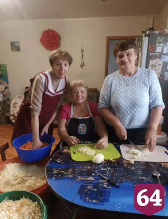 Саратовские волонтеры передадут на фронт торты и булочки