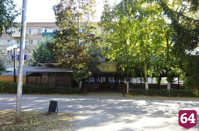 Саратовские чиновники добились сноса нелегального летнего кафе