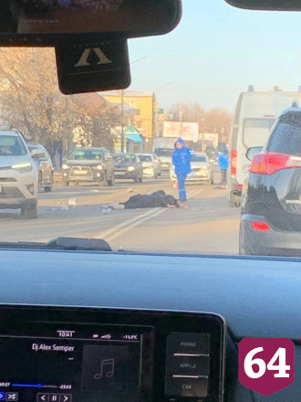 В Энгельсе водитель иномарки из-за солнца насмерть сбил женщину