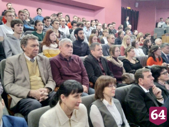 Бойцы саратовских студотрядов попросили у губернатора и министра разрешения строить новый мост через Волгу  
