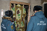 На пожаре в подвале саратовской пятиэтажки спасли бомжа