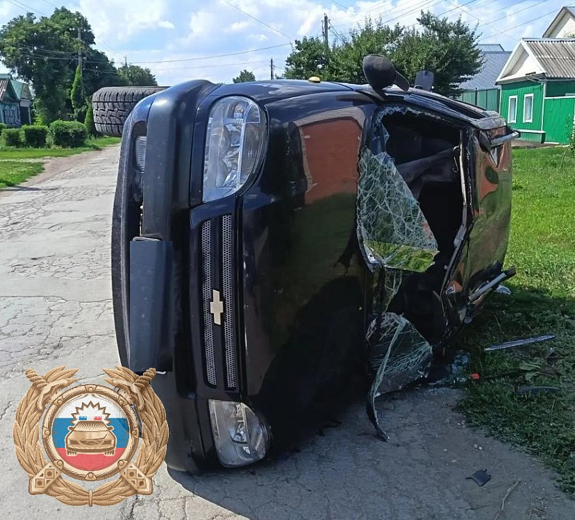 В Саратовской области после ДТП перевернулась «Нива»