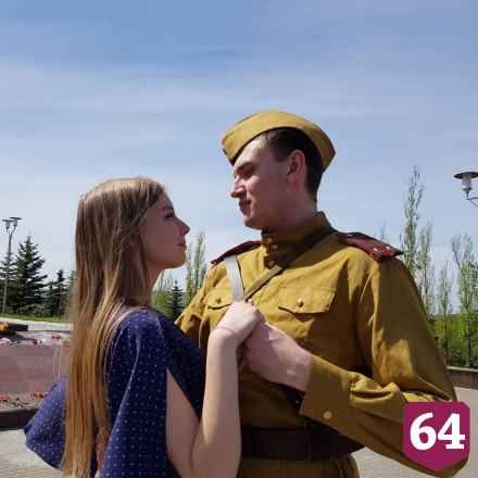 Юные саратовцы запустили флешмоб к «Балу Победы»