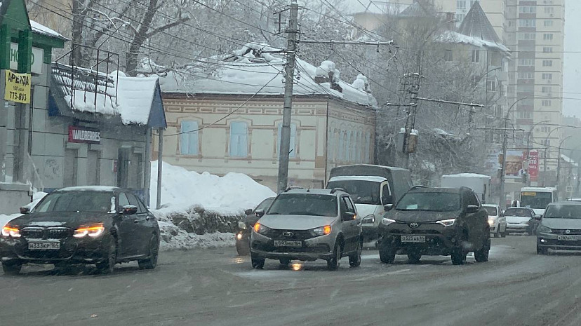 Авария парализовала движение в Саратове