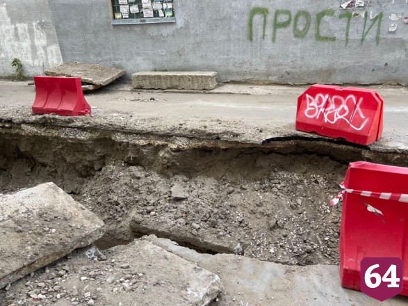 В центре Саратова у жителей высотки месяц нет горячей воды 