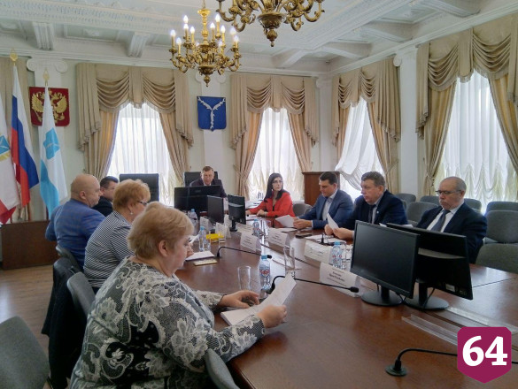 Саратовских чиновников вновь попросили убрать автобусы с Музейной площади 