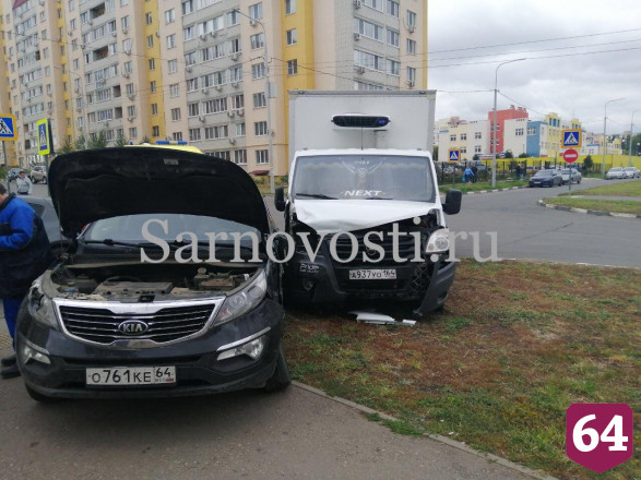 Грузовик протаранил иномарку автоледи в Солнечном-2