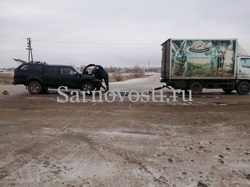 Под Саратовом иномарка протаранила фургон с газировкой