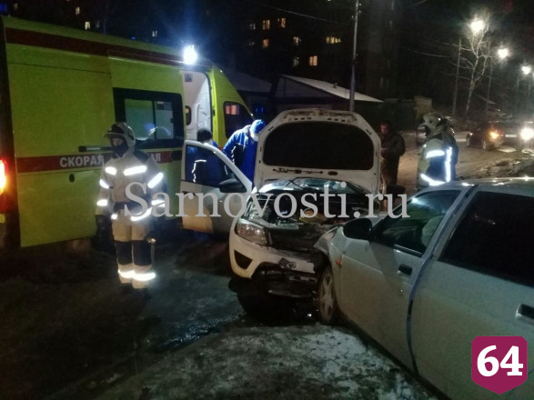 В Саратове автомобилист вышел из алкомаркета и устроил массовое ДТП 