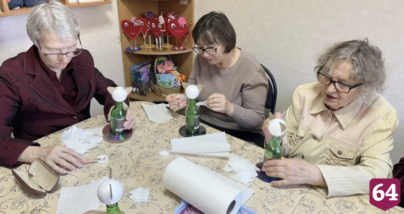 Саратовские пенсионерки научились делать «котиков-обормотиков»