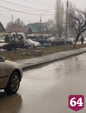 В Энгельсе два ребенка и женщина пострадали в массовом ДТП