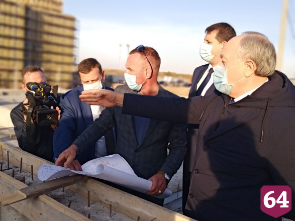 Губернатор потребовал не сбавлять темпы работ во Дворце водных видов спорта