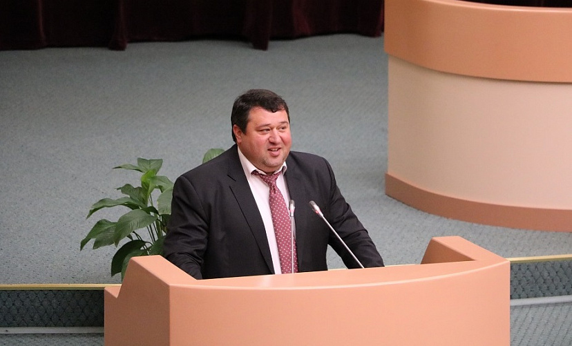 Депутат ушел с заседания облдумы в страхе заразиться коронавирусом