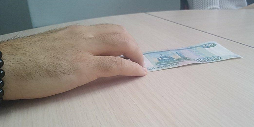 Саратовский водитель пытался подкупить начальника ОГИБДД