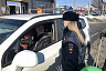 В Саратове полицейские угощали водителей сладостями