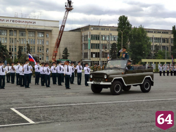 Над Саратовом в честь 75-летия Победы пролетели бомбардировщики 