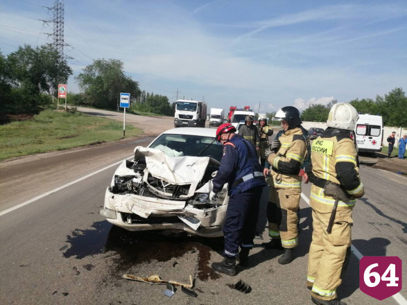 Пятеро мужчин покалечились в утреннем ДТП под Саратовом