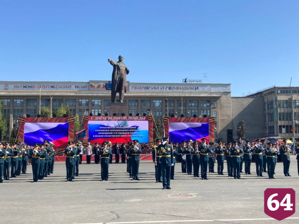 В Саратове состоялось торжественное прохождение войск в честь Дня Победы