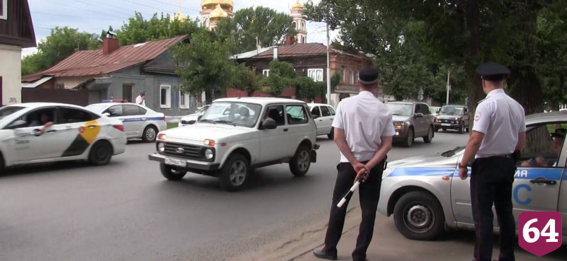 В Саратове за тонировку наказали 200 водителей