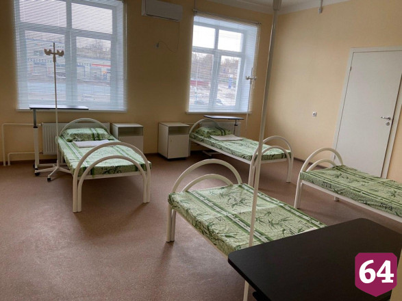 Радаев высоко оценил новую поликлинику в Елшанке 