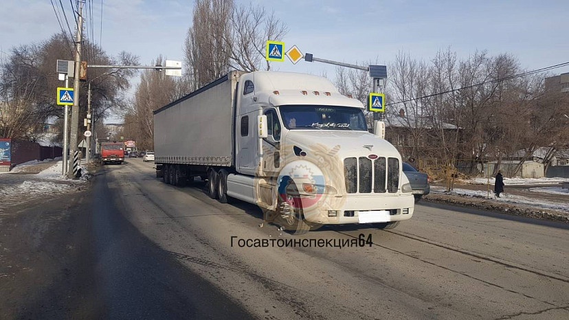 Фура сбила молодого мужчину на Политехнической