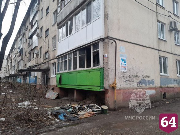 Саратовские пожарные спасли женщину из горящей квартиры 