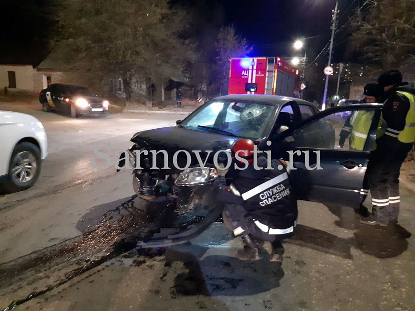 В Саратове водитель «Гранты» снес забор и погиб
