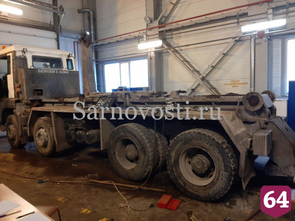 В Саратовской области мужчину раздавило на работе подъемником 