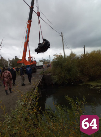 При падении иномарки с моста в реку погиб молодой мужчина