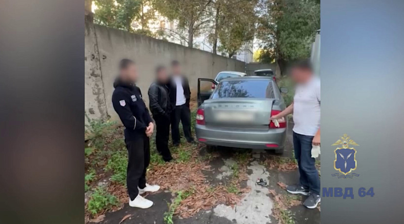 Саратовец прятал наркотики в автомобильной покрышке
